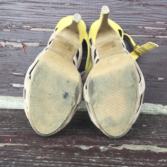 Taupe and yellow heels - Picture 3 of 3